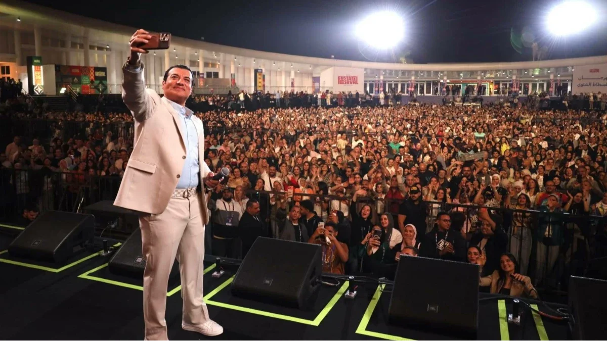 إيهاب توفيق يتألق في مهرجان الفسطاط الشتوي بحفل كامل العدد
