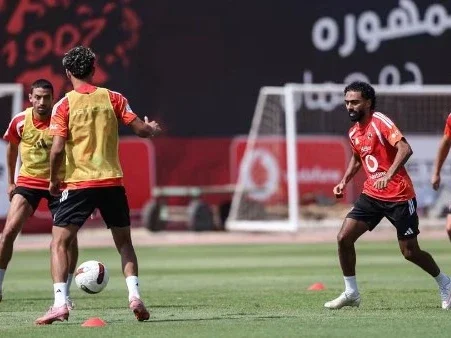 «شبانة»: الأهلي يدرس تجديد عقد أشرف داري ويستهدف مدافعين جدد
