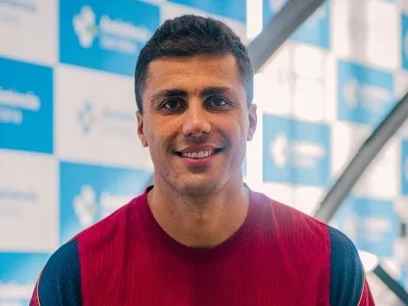 شكوك حول مشاركة رودري أمام باريس وغيابات تضرب برشلونة